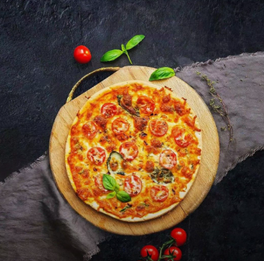 Pizza média com Coca-Cola lata